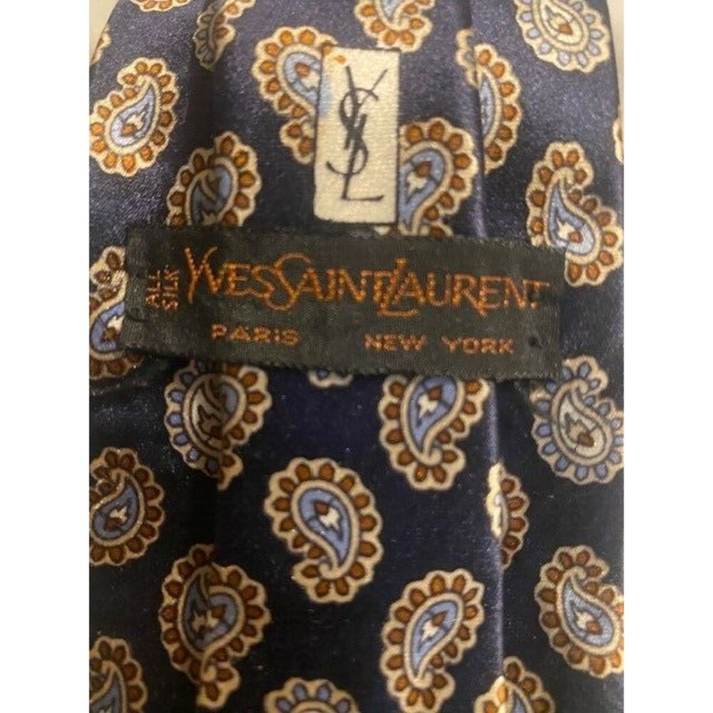 70'S VINTAGE YVES SAINT LAURENT 100% SILK Men's‎ BLUE PAISLEY NeckTie $200